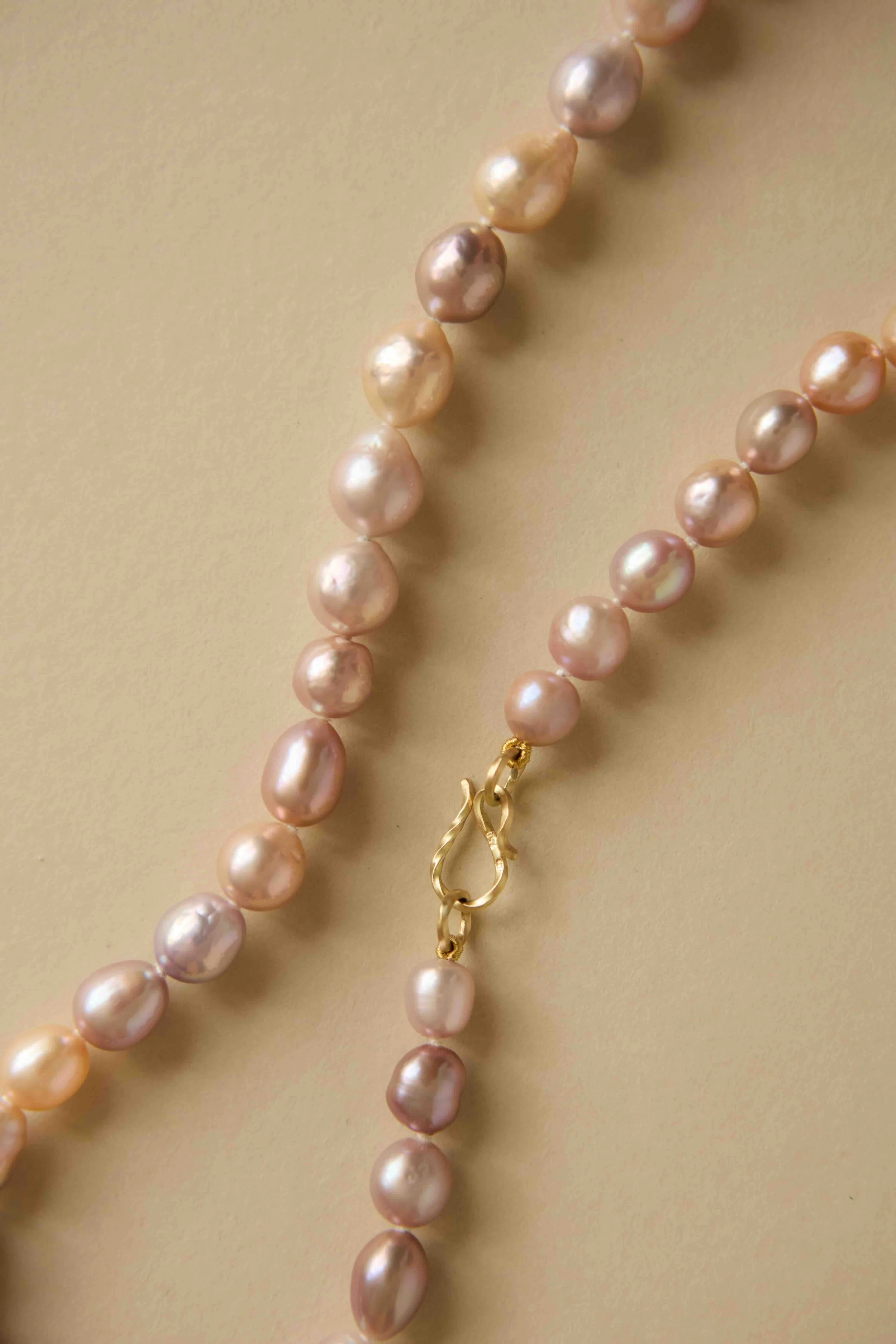 Martha Peart Necklace Line Rossau.jpeg