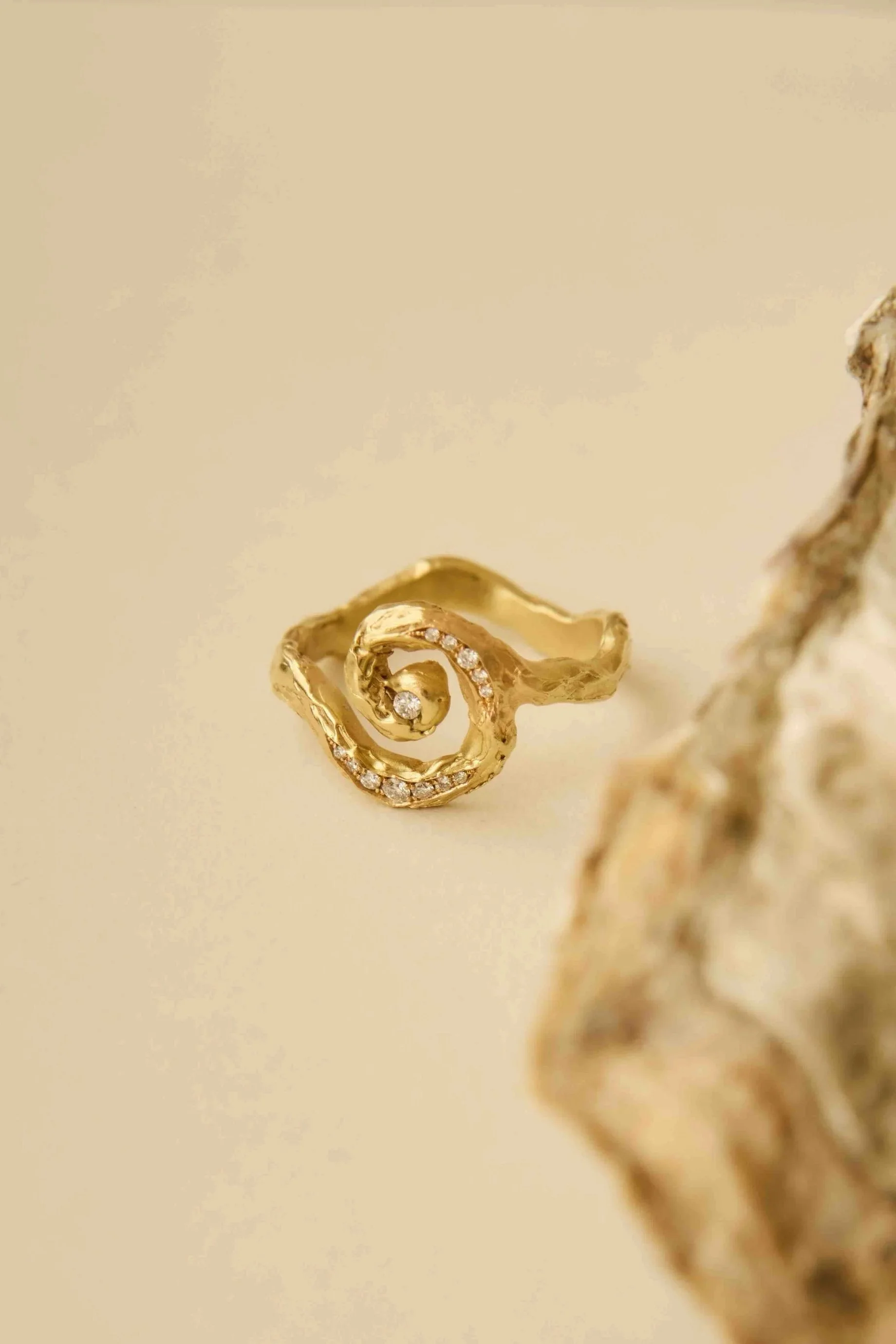 Wave+Ring+Petite+og+grand+-+Line+Rossau+2.jpg