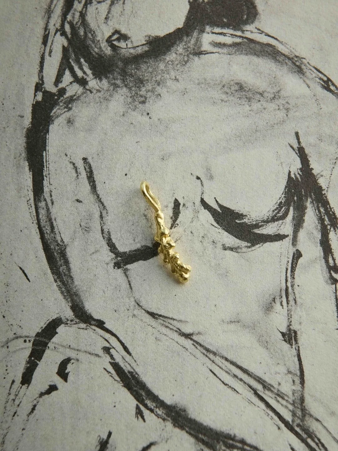 Jomfru🤍
⠀⠀⠀⠀⠀⠀⠀⠀⠀
Et kornaks, som et symbol p&aring; h&oslash;st, omsorg og frugtbarhed. Jomfruen er detaljernes tegn. Rolig, hj&aelig;lpsom og forankret i naturen. Vedh&aelig;nget minder os om at finde mening i det enkle, og sk&oslash;nhed i det, d