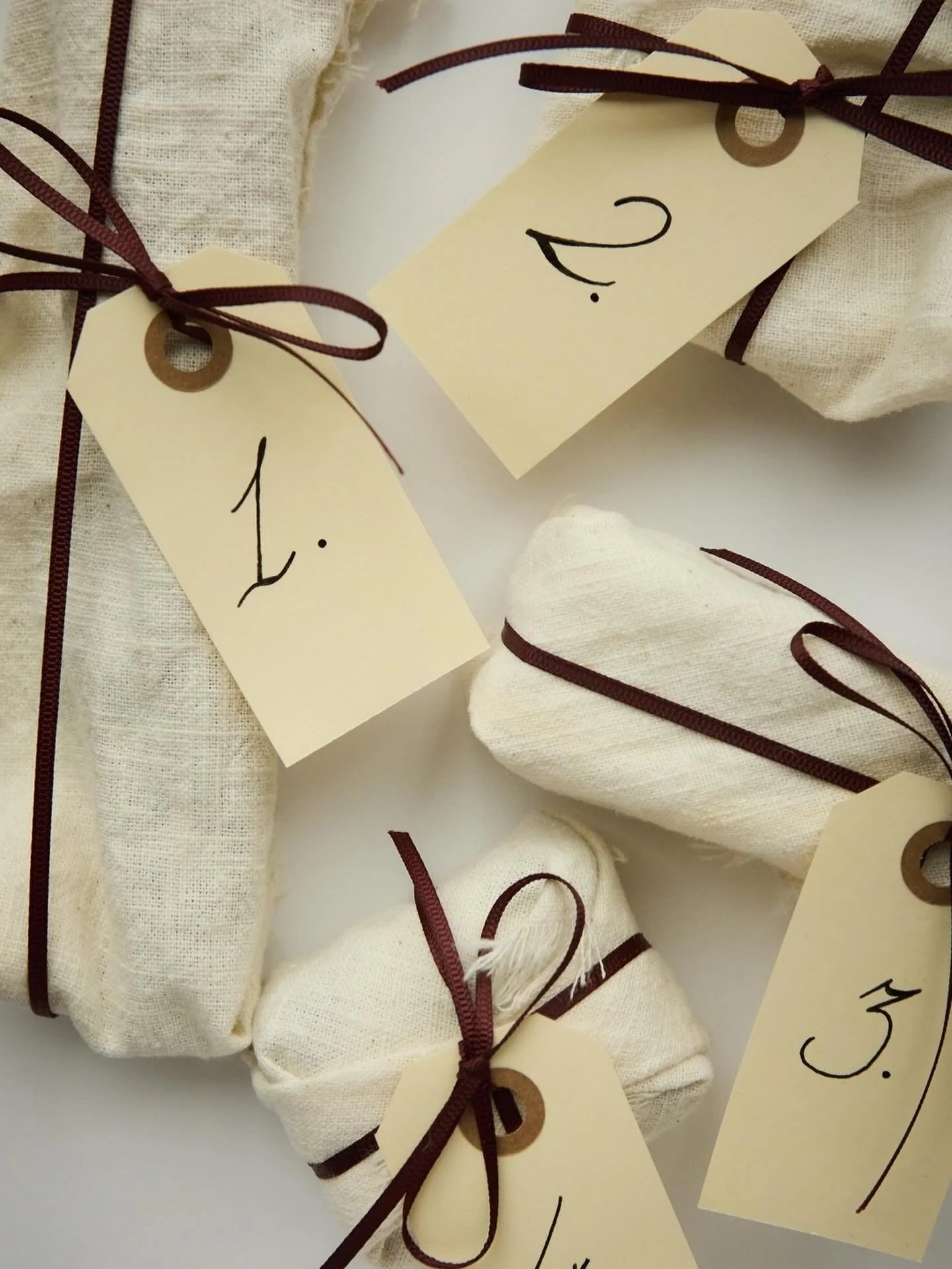 G&oslash;r december ekstra magisk &amp; fork&aelig;l dig selv, eller en du holder af, med vores adventskalender💝💝💝
⠀⠀⠀⠀⠀⠀⠀⠀⠀
Ps. kan du ikke vente med at se, hvad der gemmer sig i pakkerne? S&aring; kan du f&aring; et smugkig inde p&aring; hjemmes