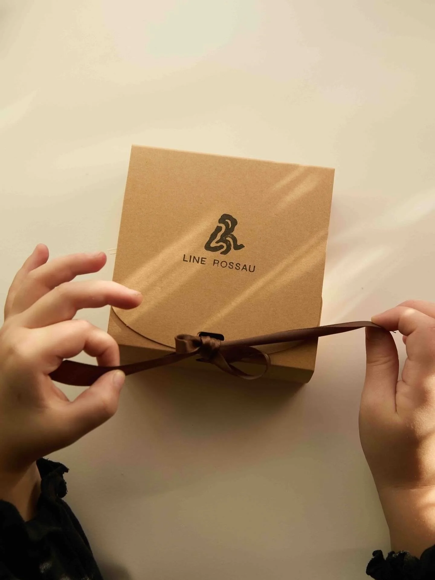 I morgen kl.12 &aring;bner vi pakken &amp; afsl&oslash;rer dette &aring;rs julepynt... Gl&aelig;d jer!💝💝💝💝