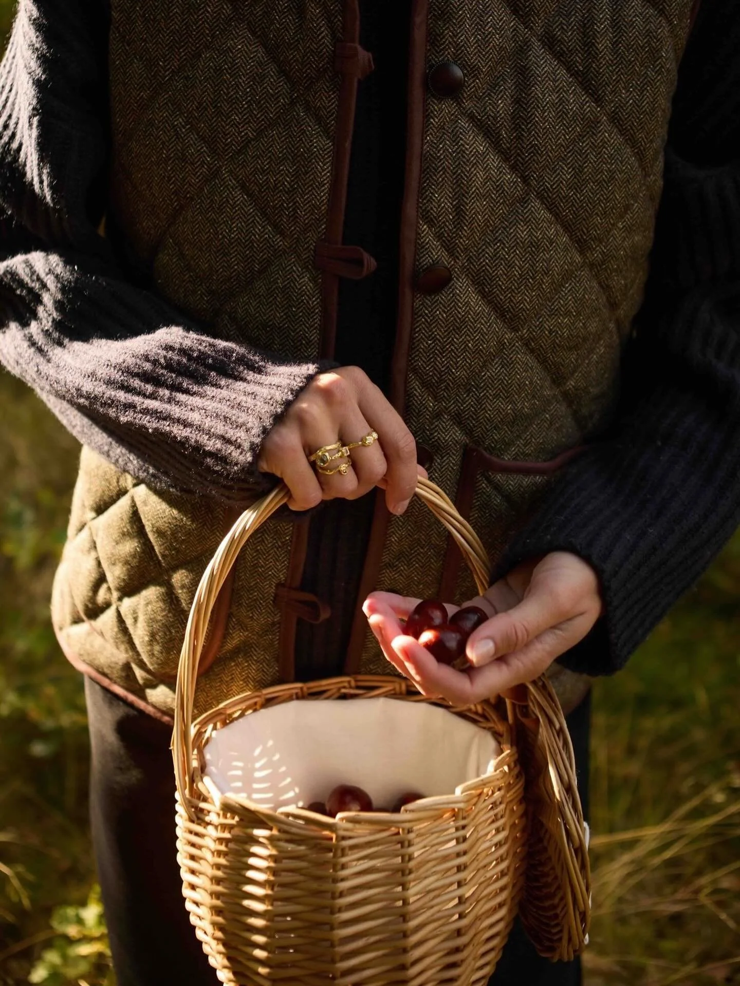 &rdquo;Mit efter&aring;r skal st&aring; i nydningens tegn. Det er det simple liv, jeg prioriterer og elsker.&rdquo;
For Andrea Theodora Smidt er efter&aring;ret en tid til at s&aelig;nke tempoet, finde ro i naturen og pakke sig ind i varme lag i somm