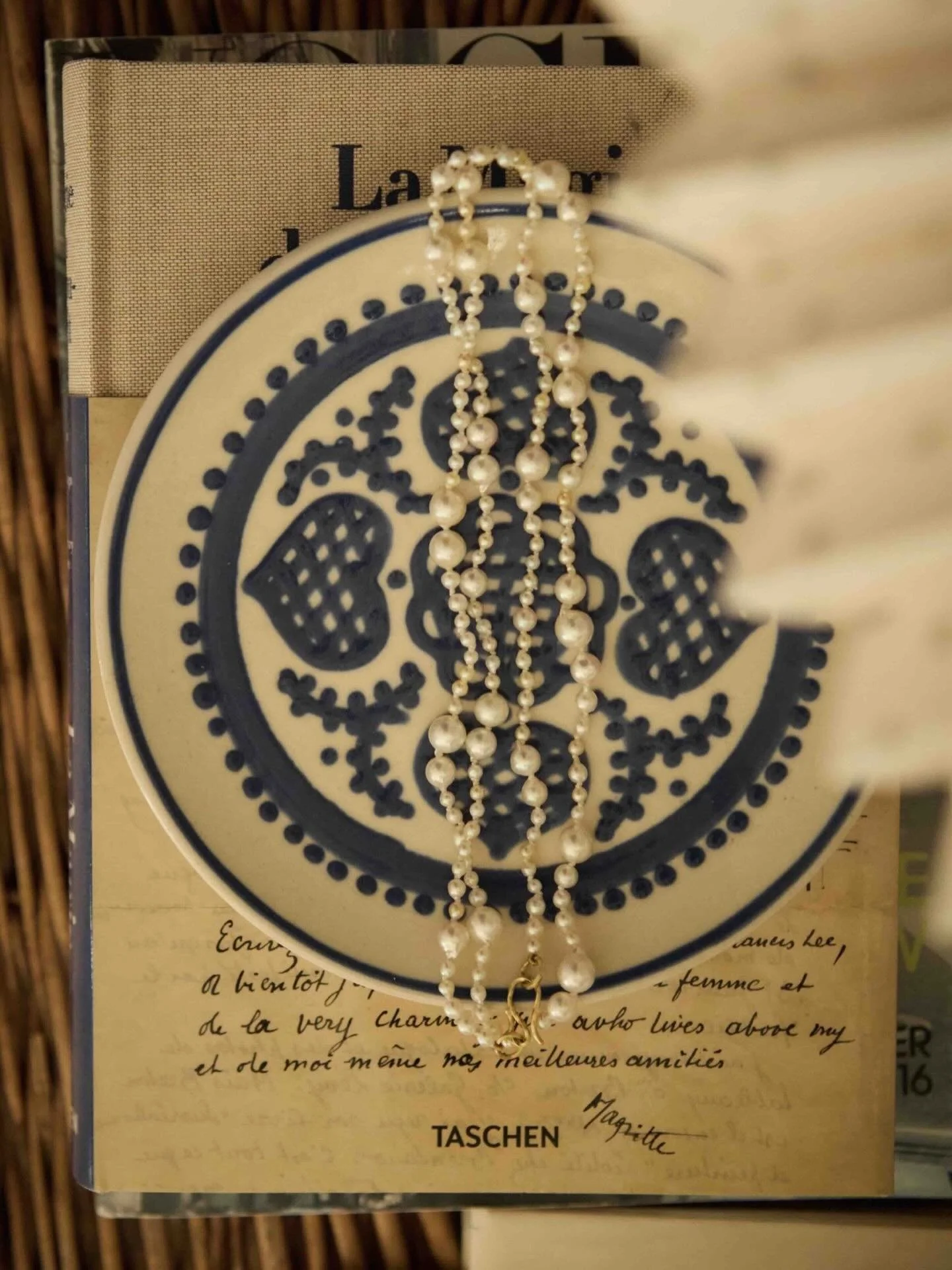 Det er p&aring;skeferie🐣 Men vi er i butikken alle ikke-helligdage🌷🌱🌱🌷🌱 Vi har allerede en masse m&oslash;der og sp&aelig;ndende projekter i kalenderen. Kom endelig forbi, hvis du ogs&aring; vil snakke om et smykke eller bare sige hej. Vi giver