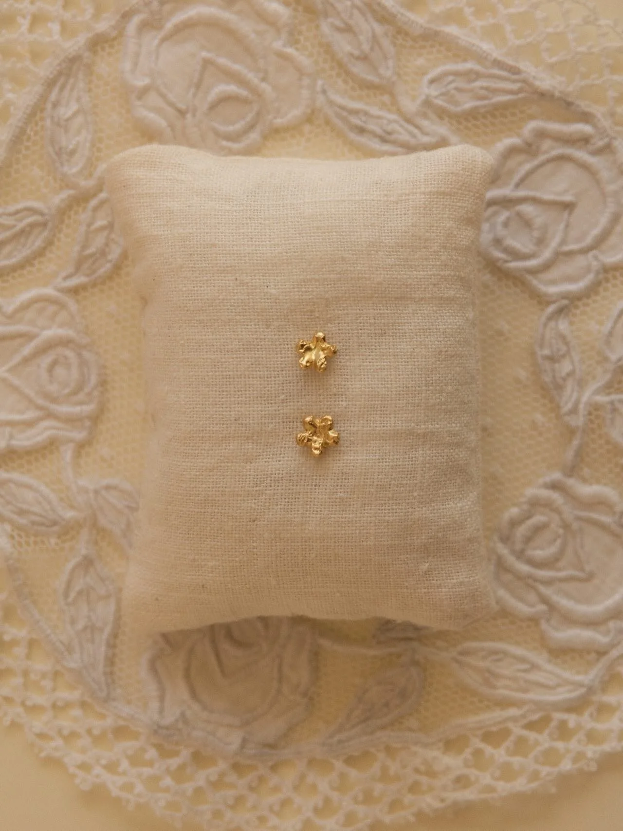 A forever flower for Mother&rsquo;s Day🌷🌷🌷🌷Petite Forget Me Not studs 🌷🌷🌷🌷🌷