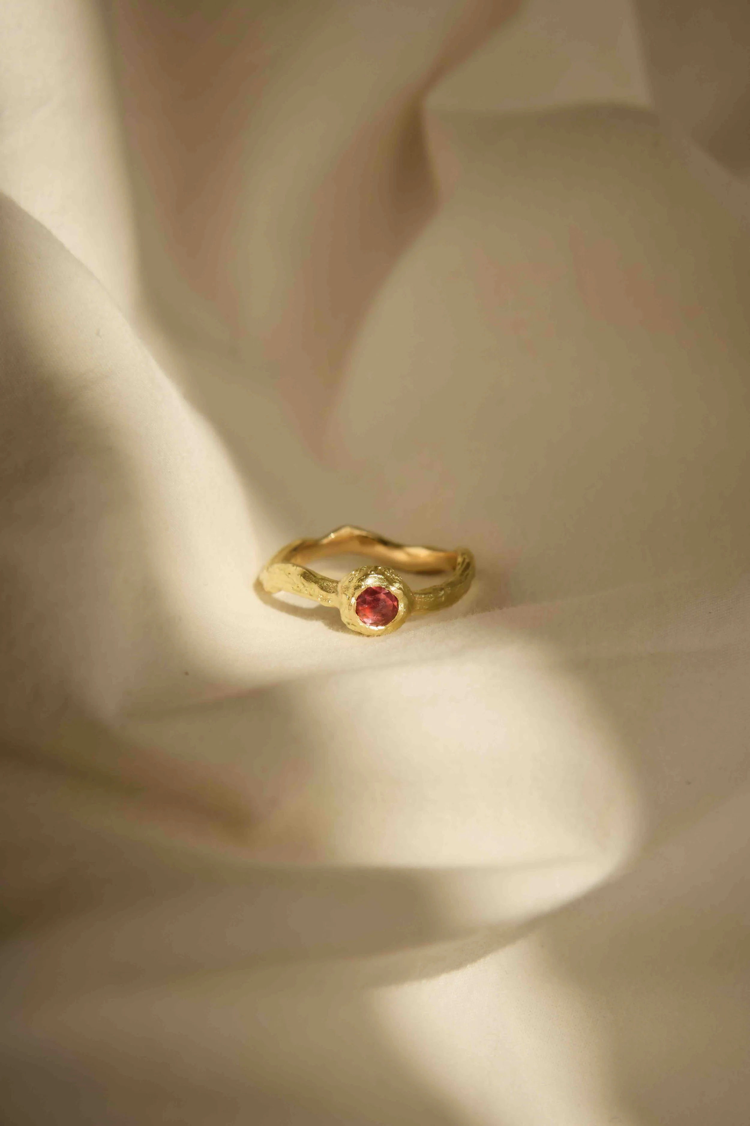 Aurora Ring Pink:red sapphire.jpeg