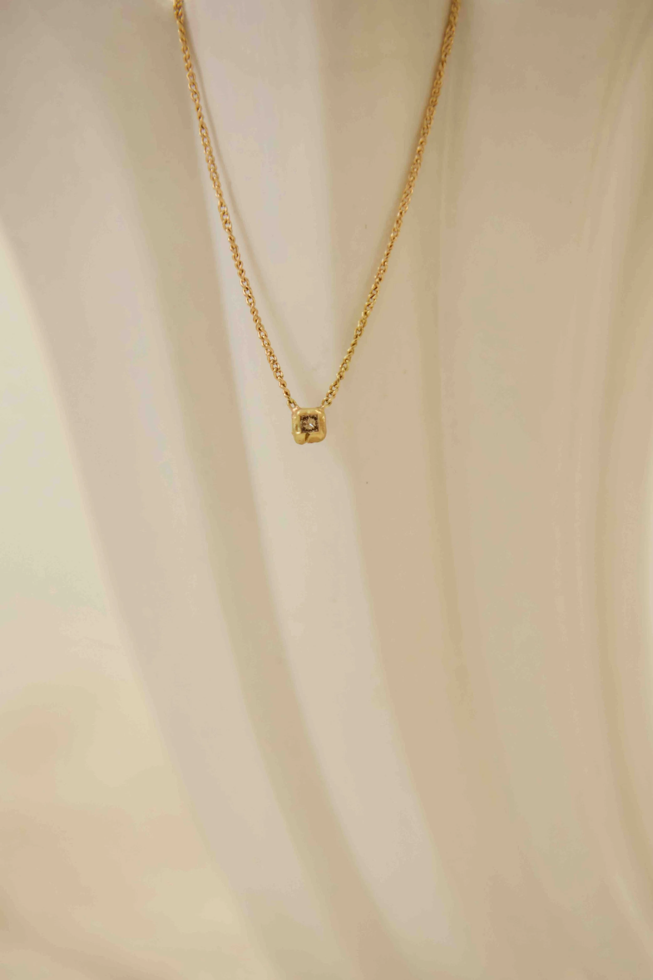Ellie Necklace Line Rossau Brown diamond.jpg
