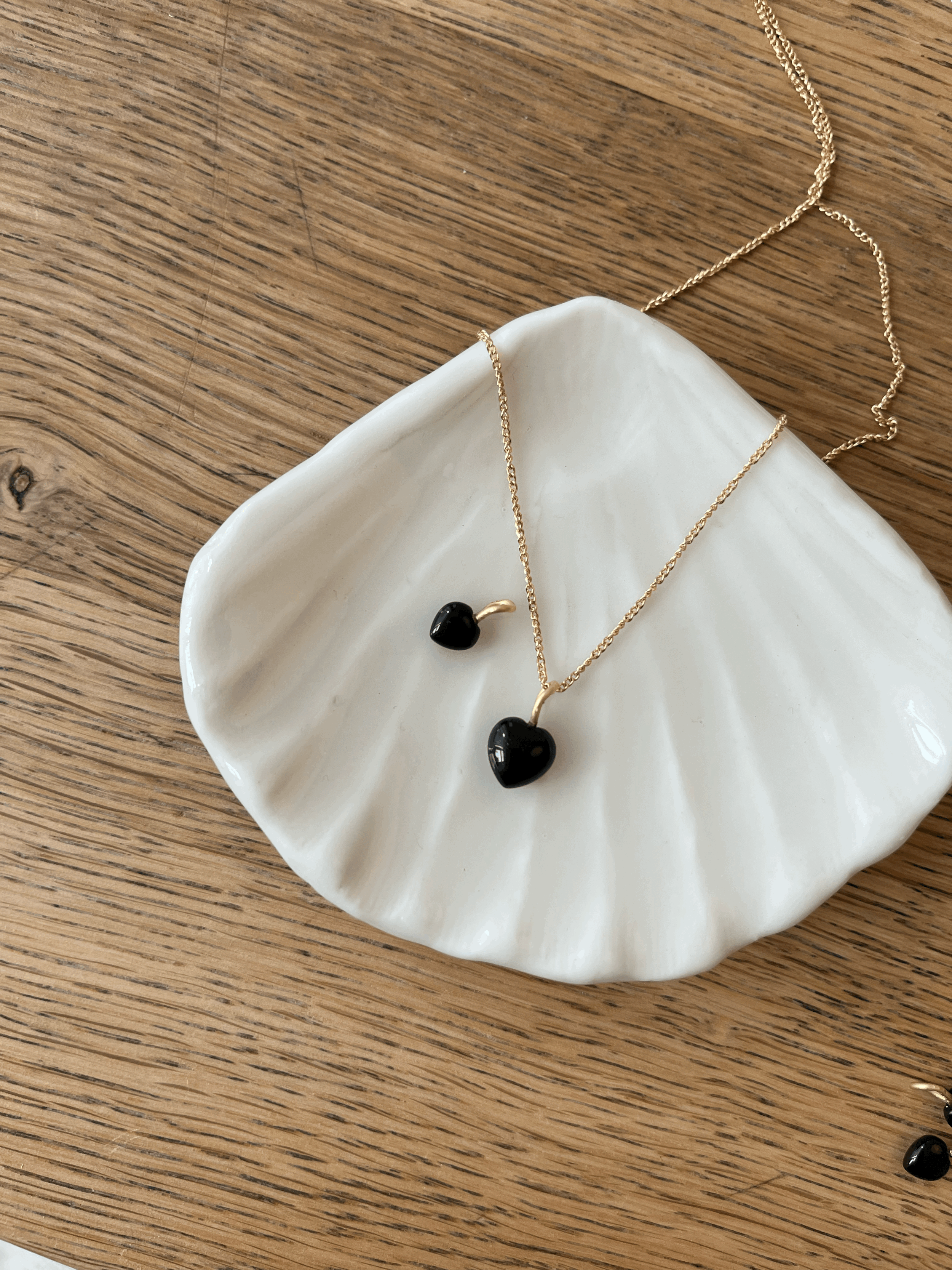 Amy Black Heart Pendant