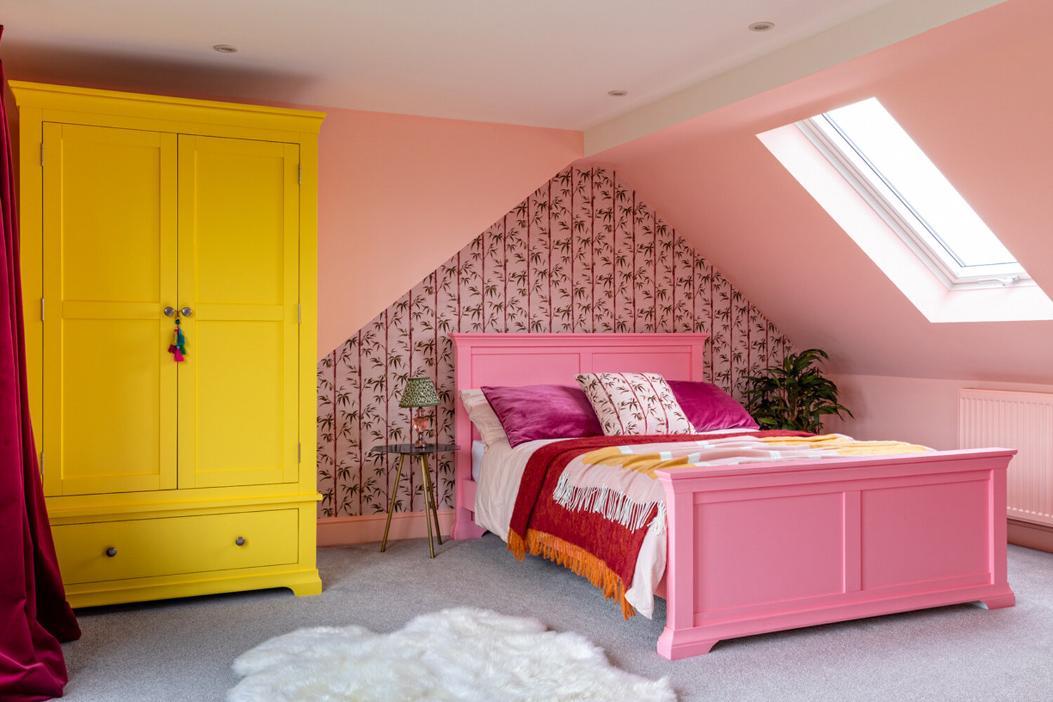 vic-19-yellow-pink-bedroom.jpg