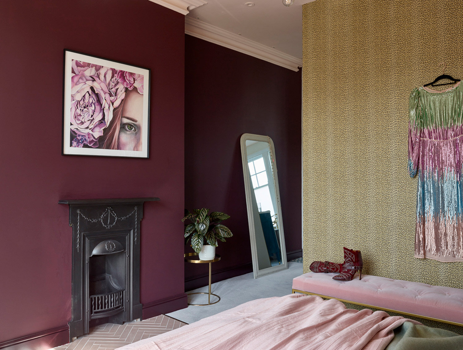 vic-37-burgundy-pink-gold-bedroom-.jpg