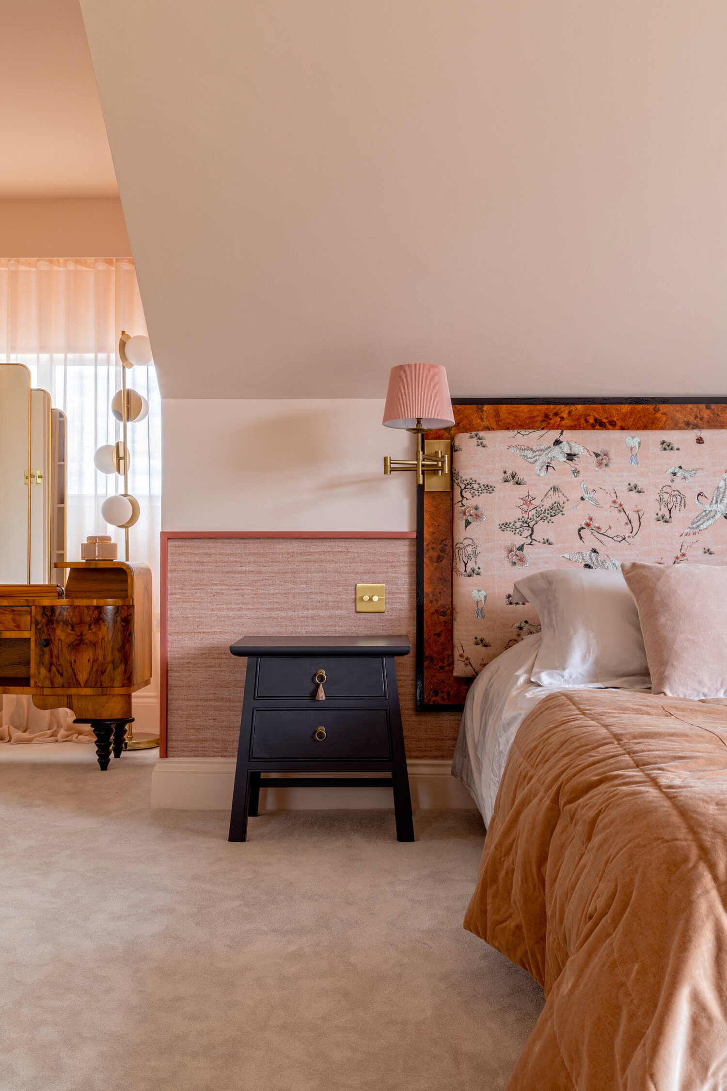 friary-08-chinoise-blush-bedroom.jpg