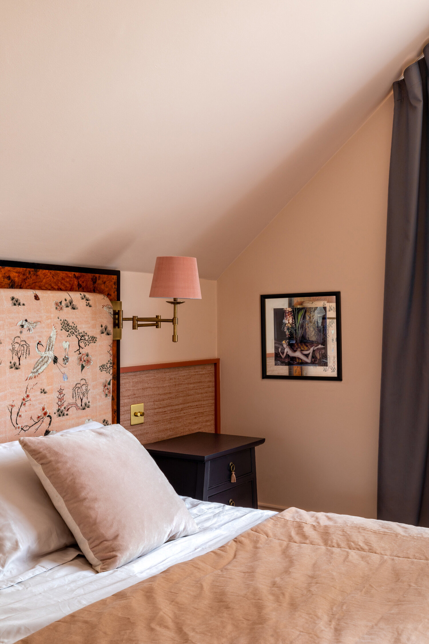 friary-12-chinoise-blush-bedroom.jpg