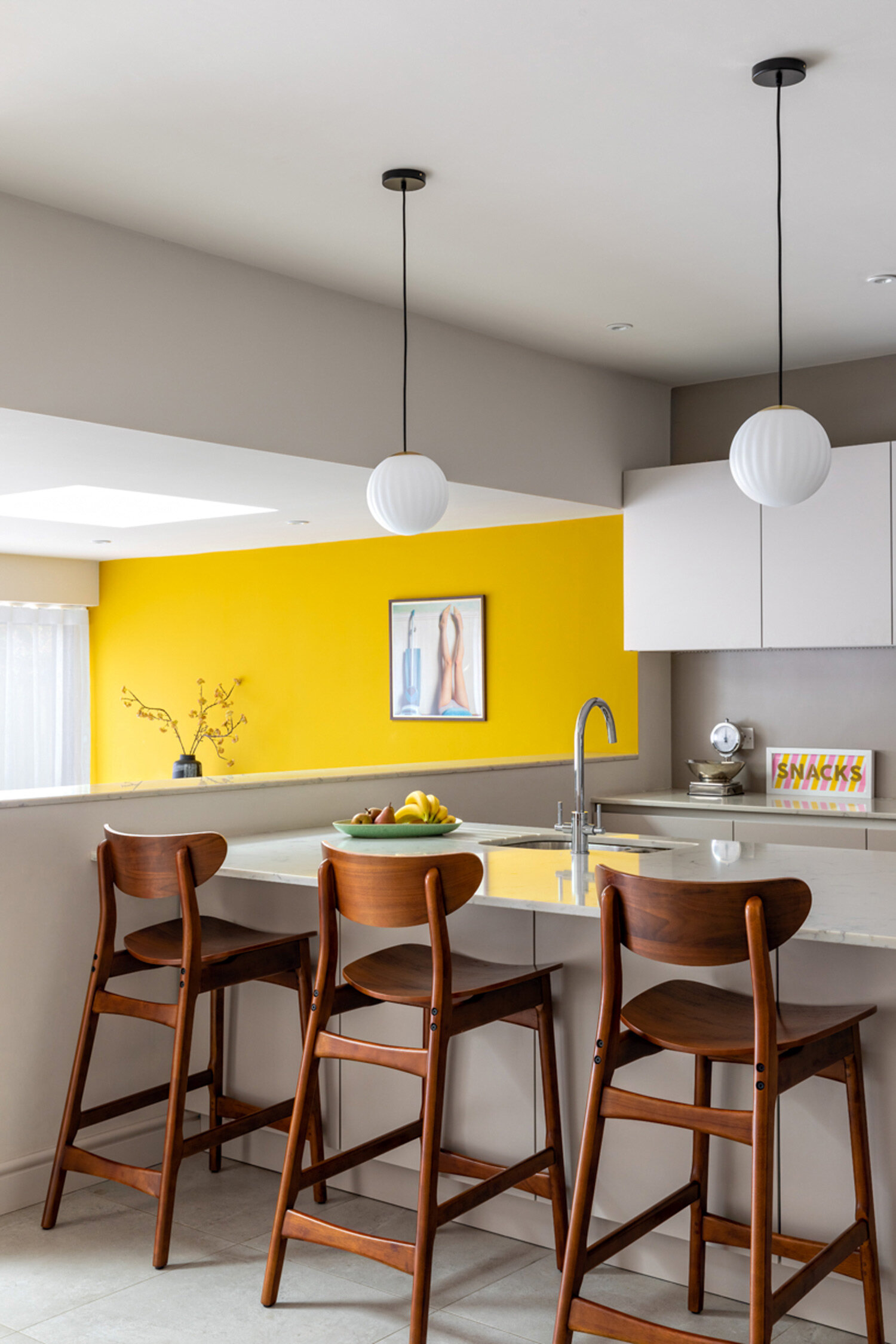 woodside-10-yellow-wall-breakfast-bar.jpg