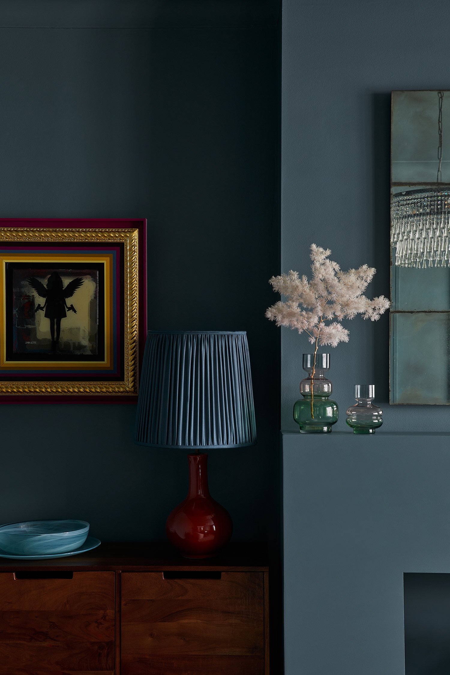 grey-lounge-wall-with-vases-and-lamp.jpg