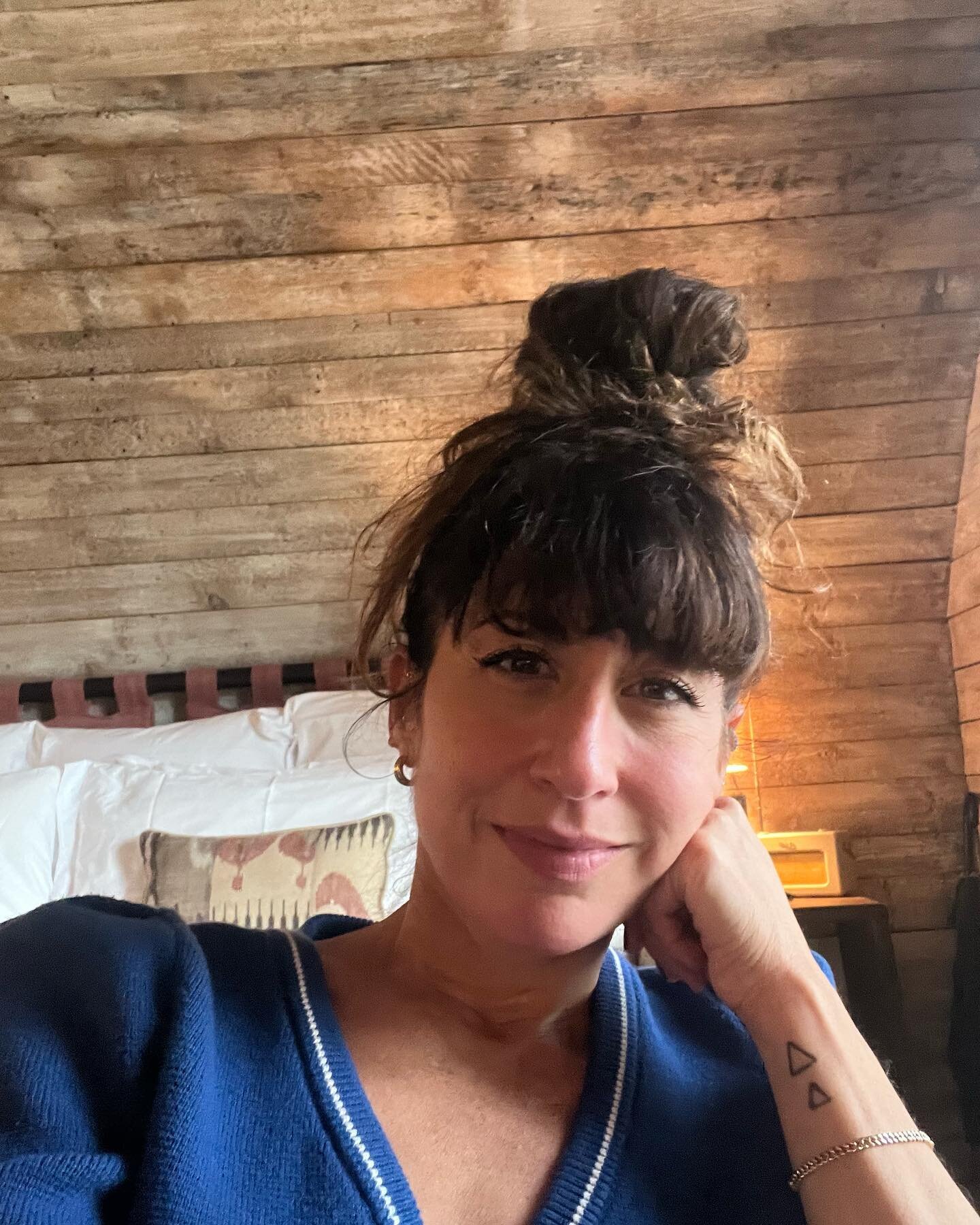 *This is 50*
Hi folks! A different kind of post for me. An unedited selfie of me on my 50th birthday. 🥳 and so the perfect day to say hi 👋
So here I am, Mum to two gorgeous girls, interior designer, product designer (as of this year), avid netball 