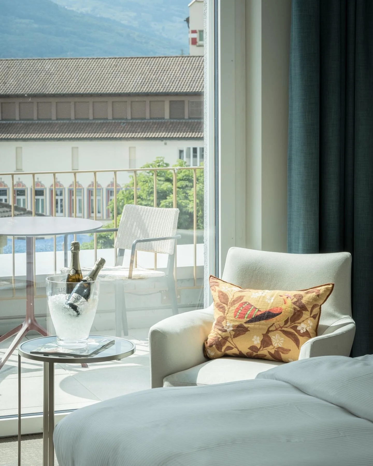 Room with a view 🏔 enjoy a princely stay!
.
.
.
.
.
#boutiquehotel #hotel #liechtenstein #travel #traveladdict #travelblogger #switzerland #switzerland_destinations #luxuryhotels #roomwithaview #roominspiration #zemma