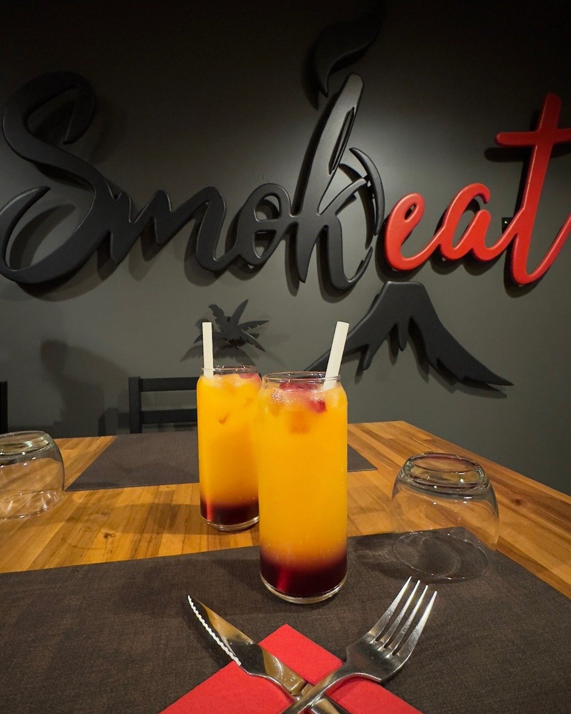 Savourer le moment 🍸🌋✨

Une parenth&egrave;se gourmande &agrave; la d&eacute;couverte du smokehouse, une cuisine g&eacute;n&eacute;reuse comme on l&rsquo;aime. Et pour bien commencer, d&eacute;couvrez nos cocktails 🍸

📷 merci @girlysland

👉 R&ea
