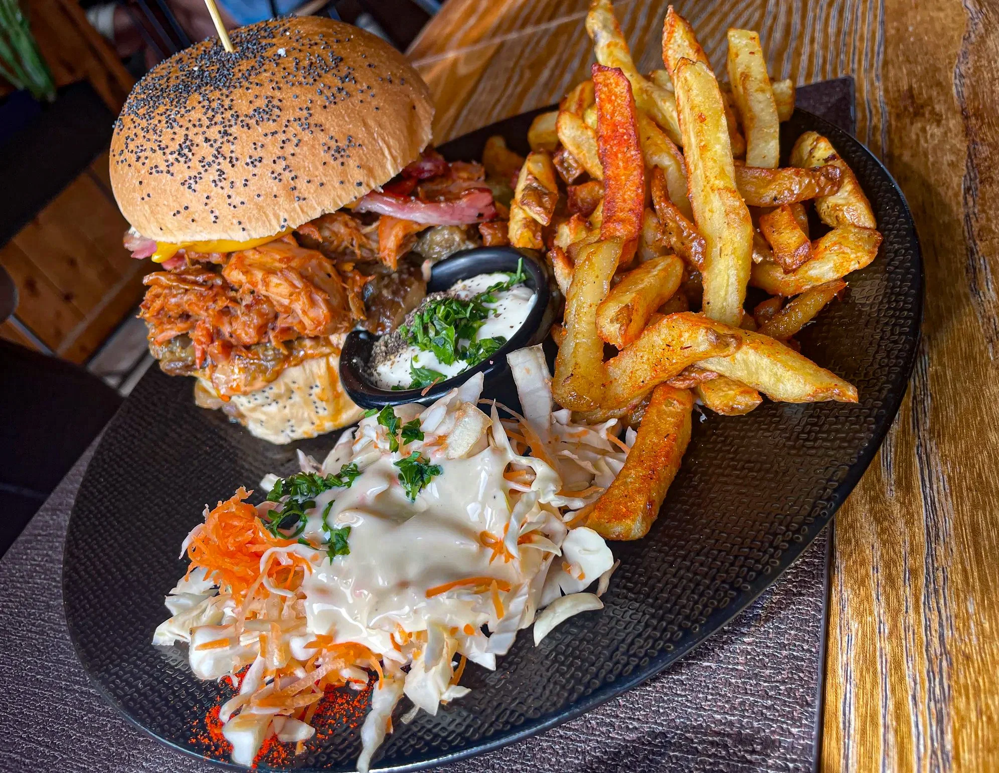 La pause d&eacute;j qu&rsquo;il te faut 🍴

Pas beaucoup de temps le midi ? Appelle-nous pour pr&eacute;commander ton plat et sois servi d&egrave;s ton arriv&eacute;e ! Profite de notre formule du midi, du mercredi au vendredi.

📷 : @Julie Payet

👉