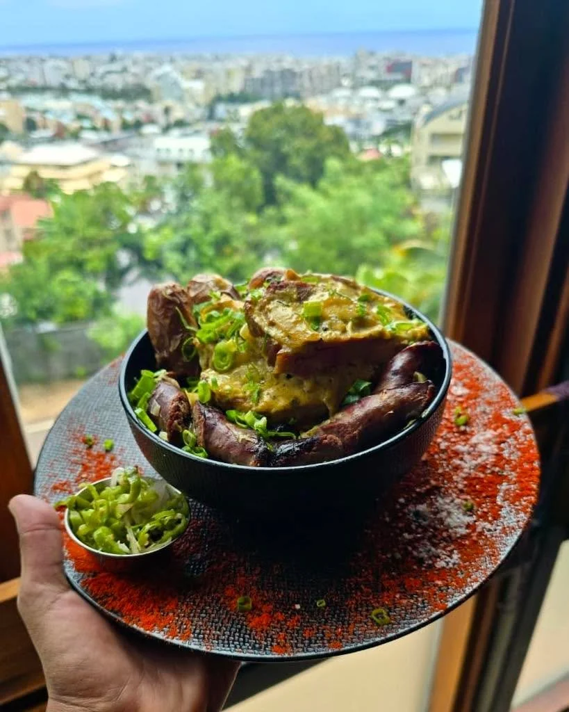 Nouvelle suggestion du chef : choucroute maison 😋 Choucroute lactoferment&eacute;e, jambon fum&eacute;e, saucisse de boeuf, pommes de terre grenailles et sauce &agrave; la bi&egrave;re 🔥 

R&eacute;serves vite ta table par téléphone au 0693 87 98