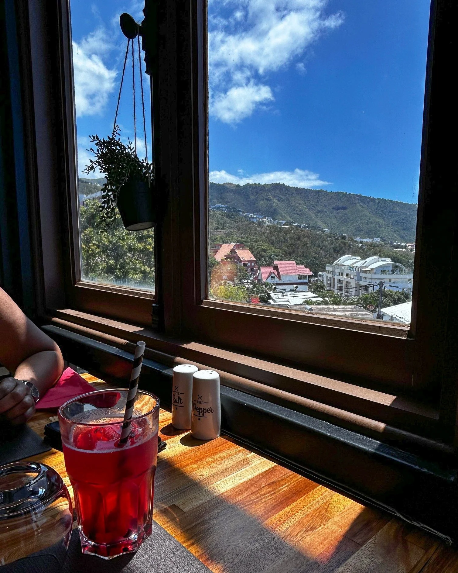 NOUVEAUX HORAIRES 

Bonne nouvelle ! Nous sommes d&eacute;sormais ouvert le mardi soir de 18h30 &agrave; 21h30 sur place et &agrave; emporter.

@marie-elvina perianmodely

𝗦𝗨𝗥 𝗣𝗟𝗔𝗖𝗘 &amp; 𝗘𝗠𝗣𝗢𝗥𝗧𝗘𝗥
𝙈𝙖𝙧 : 18h30-21h30
𝙈𝙚𝙧 𝙖𝙪 𝙎𝙖