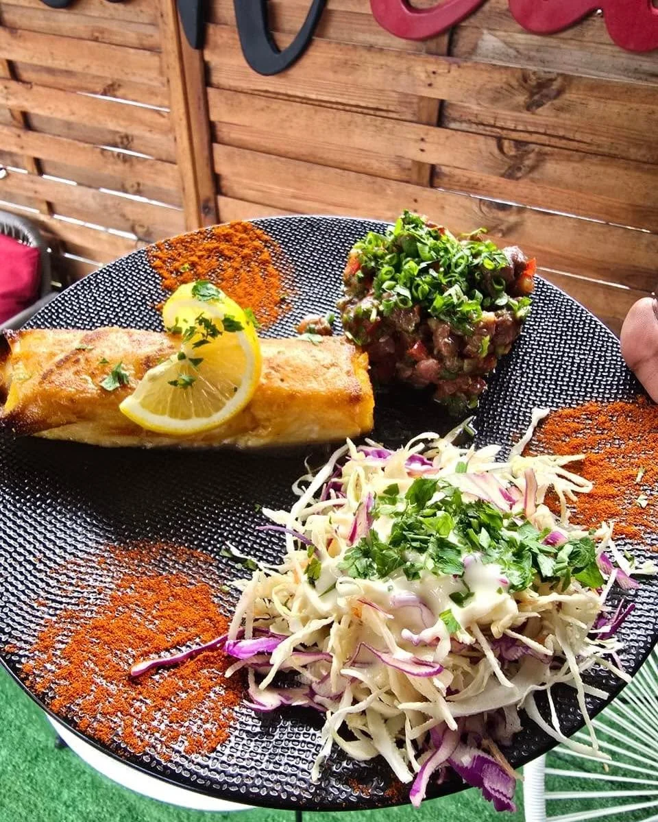 Tartare de cerf, accompagn&eacute; de Polenta croustillante aux oranges confites s&eacute;ch&eacute;es et de salade coleslaw 🌋

D&eacute;couvre cette nouvelle p&eacute;pite du chef en suggestion du moment ✨

👉 R&eacute;serves ta table par télépho