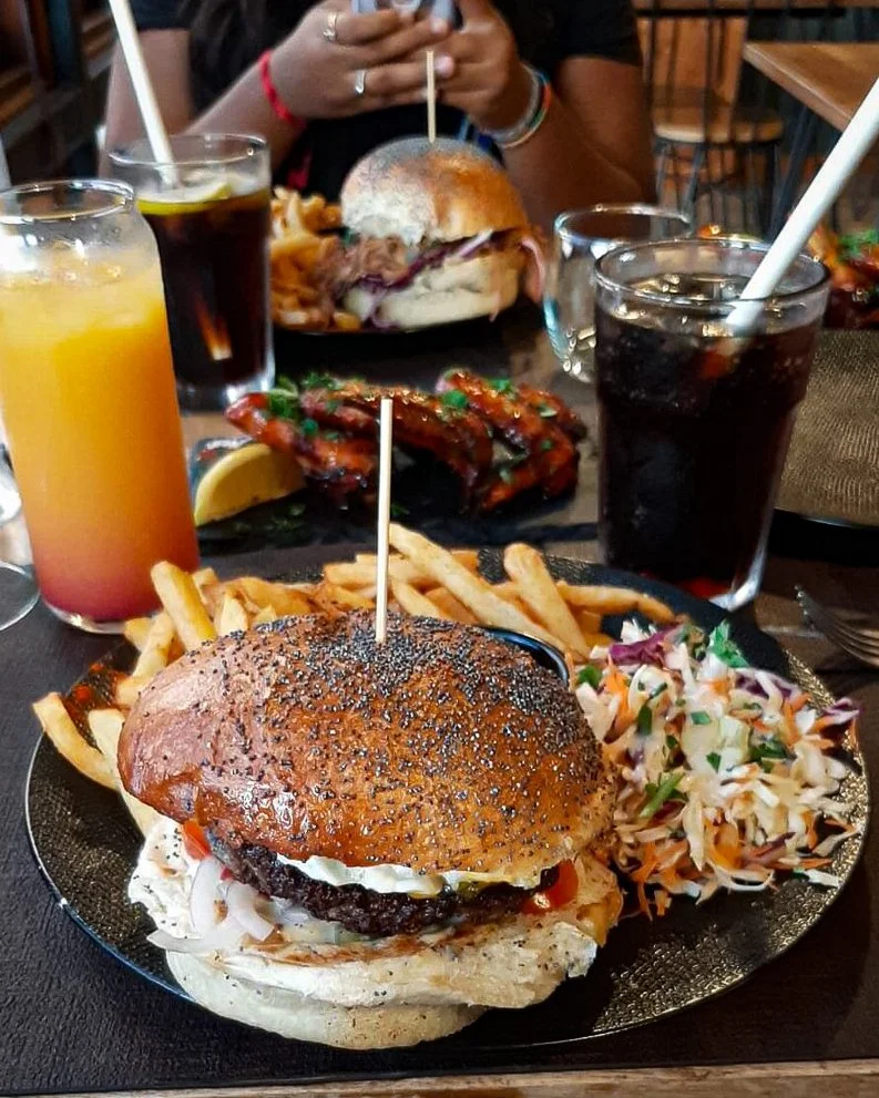 Oh My dear 🍔🦌🌋

Envie d&rsquo;originalit&eacute; et de saveurs intenses ? D&eacute;couvrez le burger Oh My Deer.

Un g&eacute;n&eacute;reux steak de cerf de l&rsquo;exploitation locale @mokadepalmas, juteux et saisi &agrave; la perfection, des tra