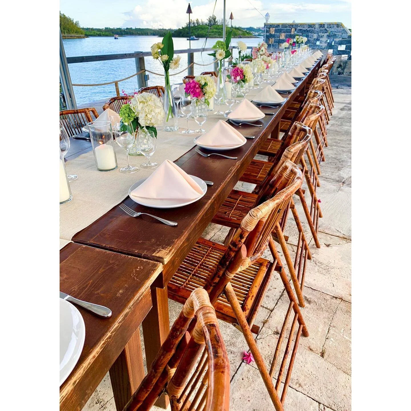 Stunning evening last night hosting a birthday celebration! 🥂 ⁣
⁣
Decor: @classactdesignsbda 
Bar : @harrysbermuda + @milesmarketbermuda 
Catering: @takefivecatering