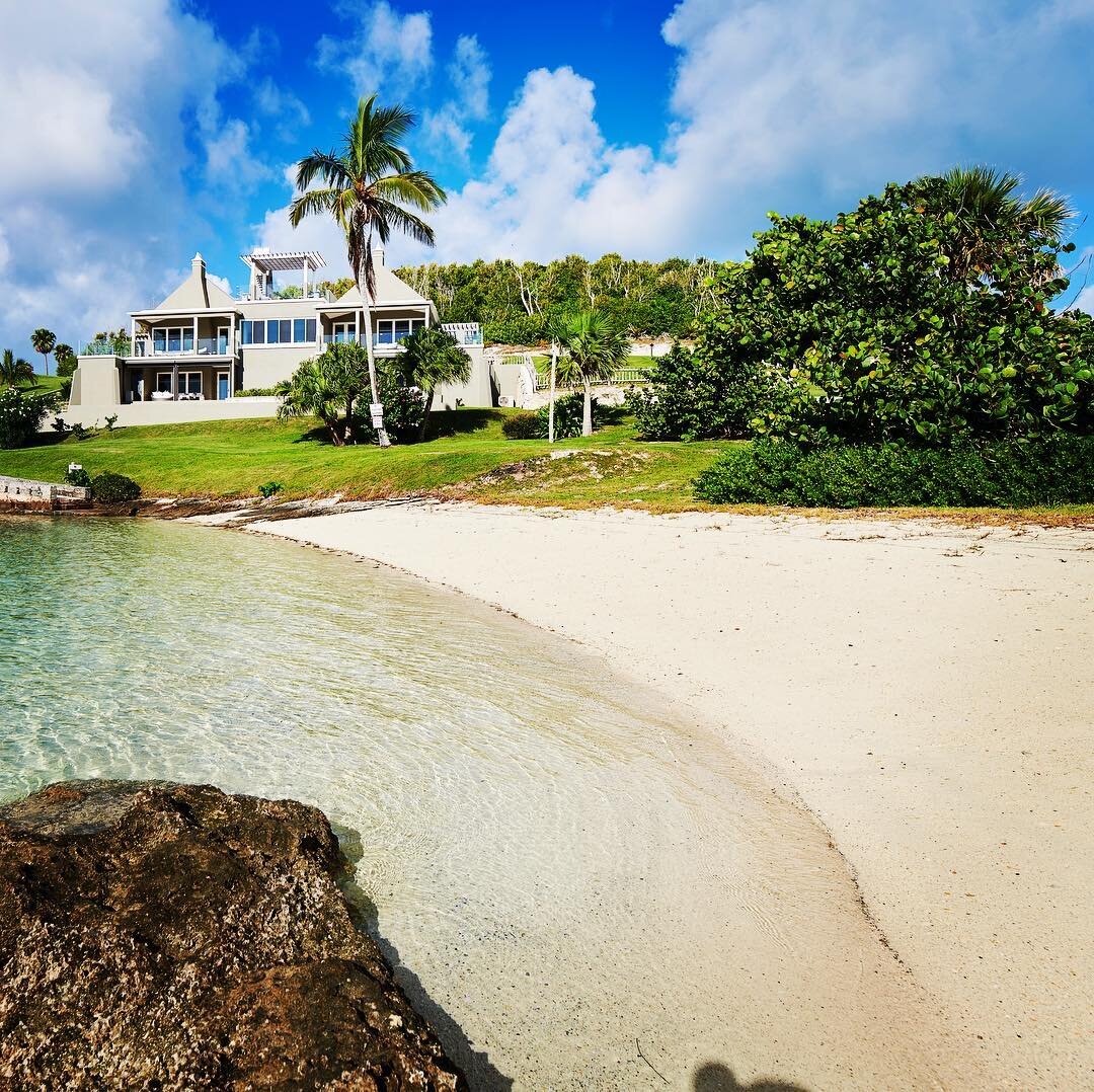 Nothing's says paradise like your own private beach! @hawkinsislandbermuda your perfect private island getaway! 
Email: hawkins@thewaterfront.bm or call (441) 299-0700 for bookings and enquiries. 
#privateisland #privatebeach #paradise🌴 #paradiseisl