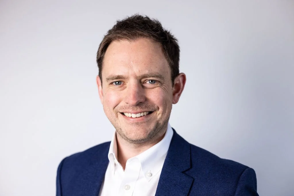 Dominic now helps leaders, sales teams and organisations communicate with clarity, confidence and impact. Drawing on his experience on stage and screen, he translates the techniques of world-class performers into practical tools for storytelling, lea