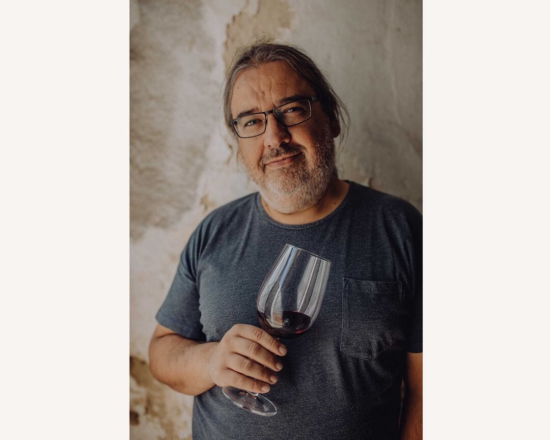 Bruno ist der gr&ouml;&szlig;te Genie&szlig;er, den ich kenne &ndash; und ein gro&szlig;artiger Gastgeber. Mit seinem Weingut Casa da Estrela hat er sich im zauberhaften Norden Portugals einen Traum erf&uuml;llt. Sein erster Wein reift gerade im Barr