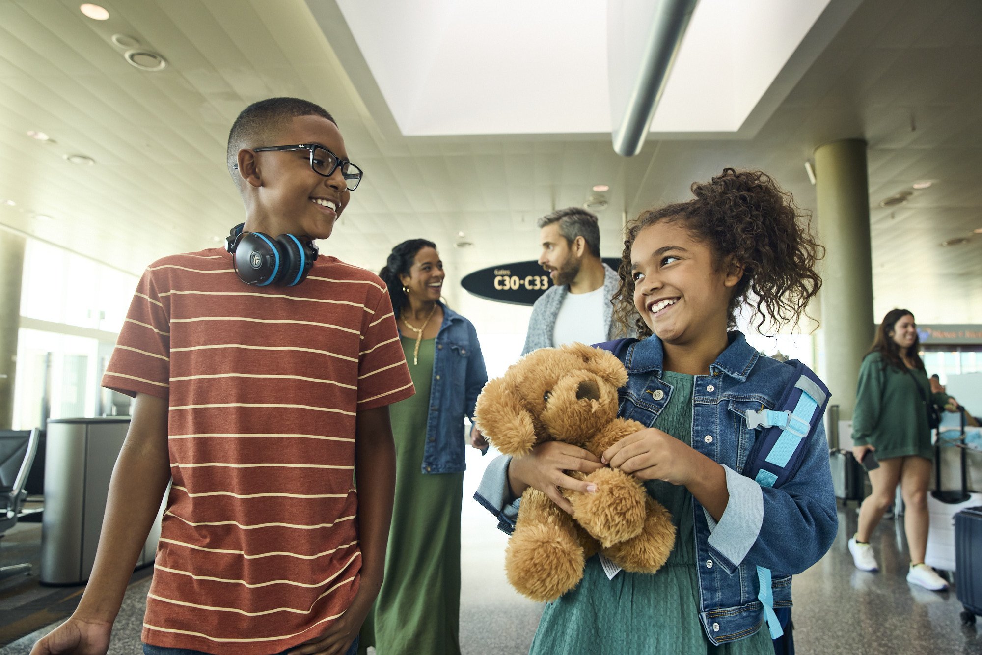 kids walking at tampa international airport