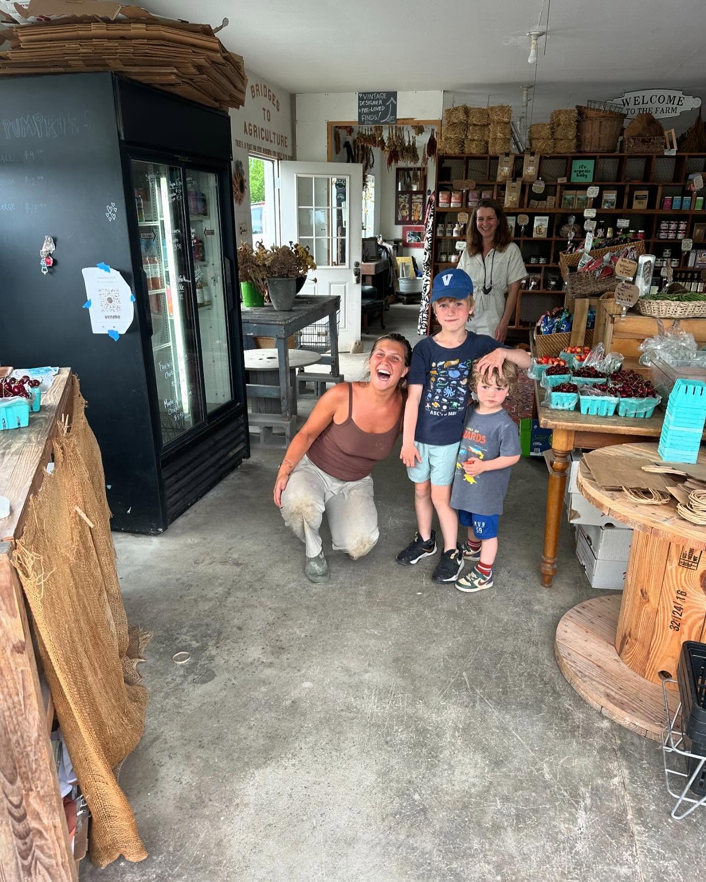 A @ferrisburgh_central alumni, parent, student and future pre-schooler walk into a farm stand&hellip;..

&hellip;you know the rest 🎓🍒🥬🍿 #snacks #veggies #cherries #giggles 

The roots in our local community run so deep. We feel it Every. Single. 