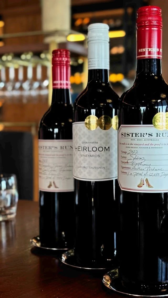 Meeting the winemaker! ๐ท๐ฆ๐บ
Last week I had the pleasure of meeting founder and winemaker Elena Brooks, with her husband Zar, of @sistersrunwines ! We had a delicious meal at @canoerestaurant and tasted through three of her wines๐
๐ทSisters Run