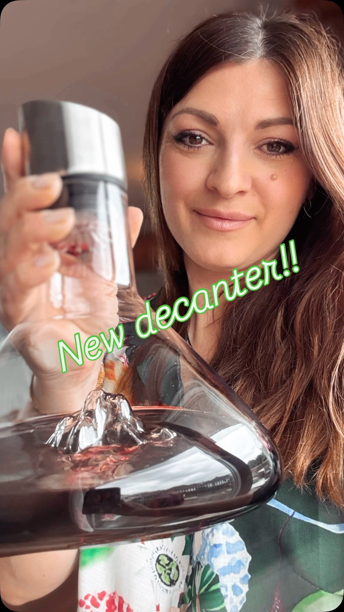 Decanter unboxing! ๐ฆ๐ทโจ๐คฉ
I recently recieved this new decanter from @the.mommaskitchen and I’m loving it!
๐๏ธ There’s a few cool features with this including glass mountains within that add to the decanting process! There’s als