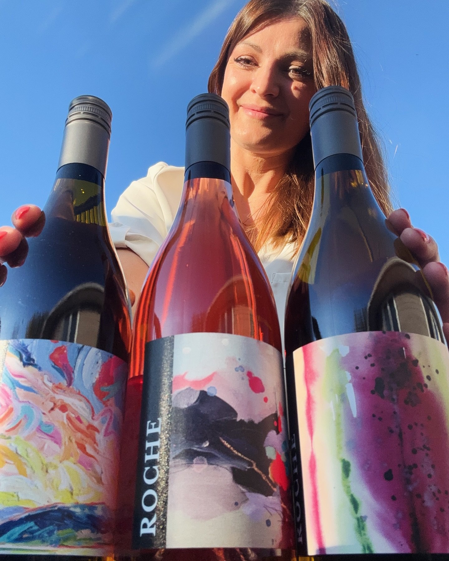 Roche Wines ๐จ๐ซ๐ฅ
A new spring release from @rochewines in Penticton, British Columbia!
๐ Pinot Gris Artist 2024
๐ฉทPinot Noir Rosé Artist 2024
๐ Pinot Blanc Artist 2024
This “Artist” series release sports their Canadian arti