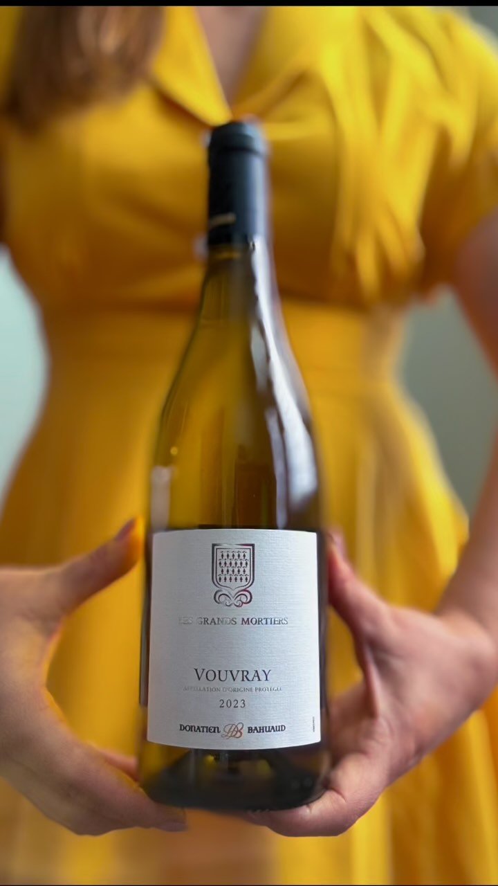 A good wine can bring colour to even the dreariest of days…🌧️💛
Donatien Bahuaud Les Grands Morthers Vouvray 2023
This wine that is a 100% Chenin Blanc, has a pure, clean profile that brings sunshine to your palate! Gentle aromas of peach, a