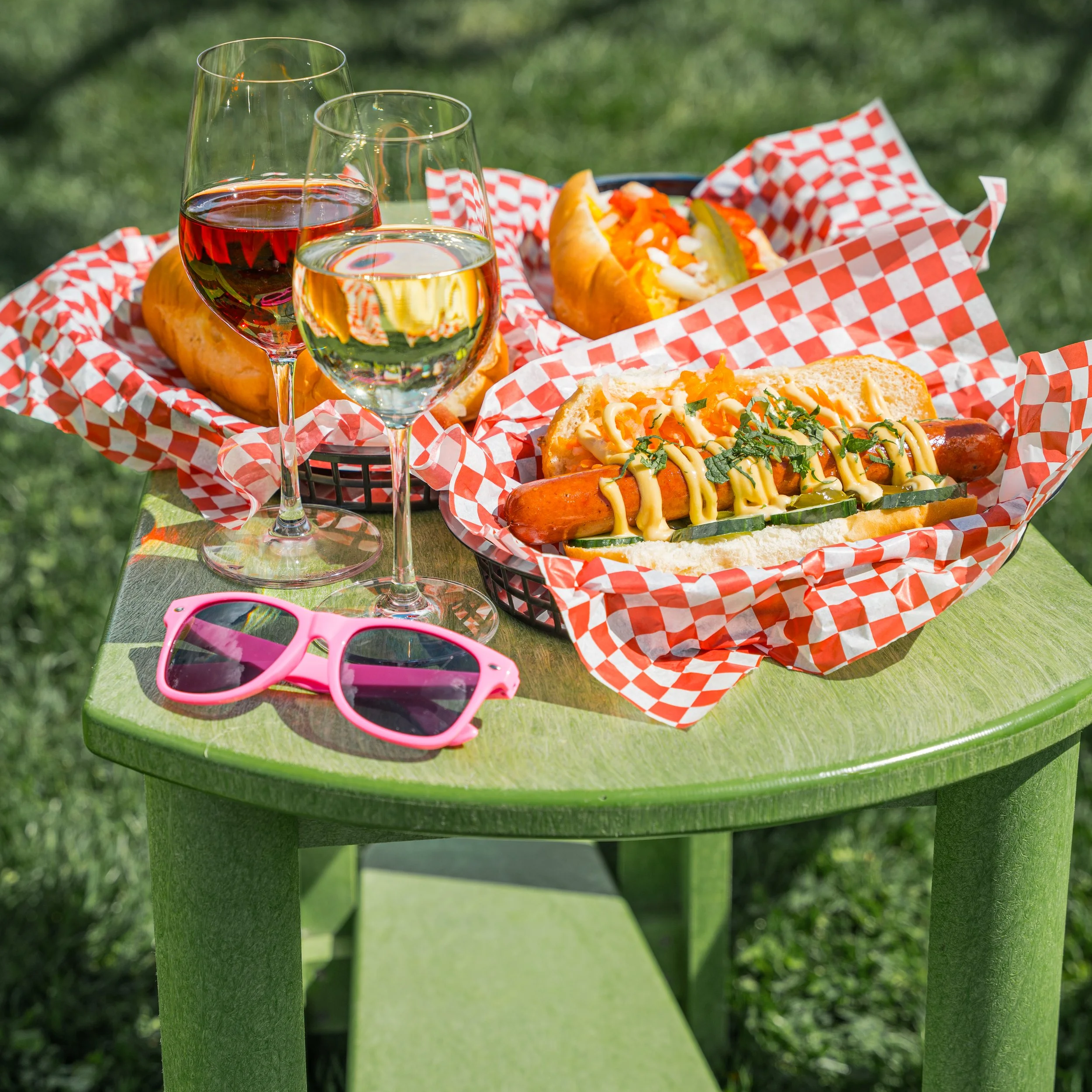 Okanagan winery wine and food pairing hot dog