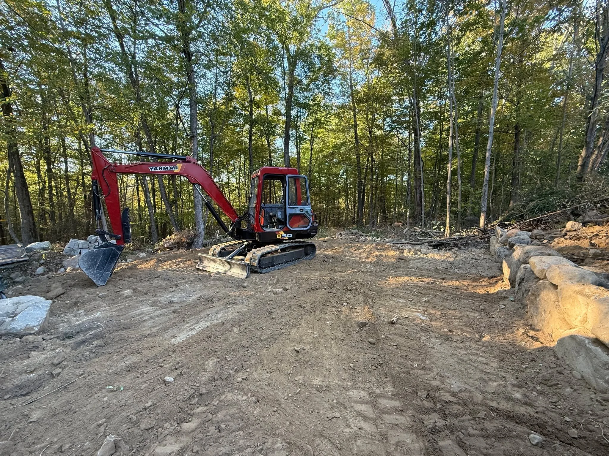 🚜 She cleans up nice… but she plays dirty. 😏
#brotoncontracting #foundedwithpride #distinguishedbyquality #yanmar #excavatorlife #dirtwork #buildbroton