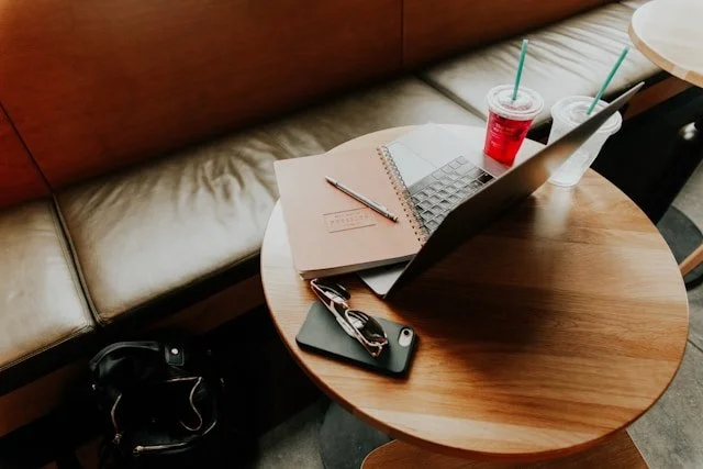 Online buinesses can be run from anywhere, that is the benefit of digital products