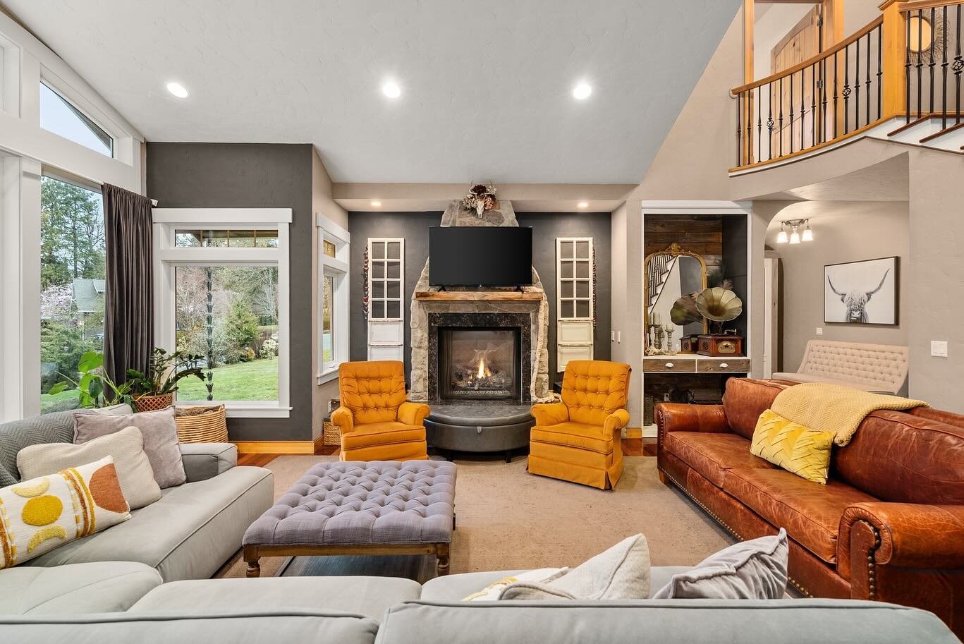 Loving this room&rsquo;s character and charm! A couple favorite shots from this recent listing assignment! 🙌🏻 🏡 

.
.
.
.

🔸 We Offer 👇🏼
📷 Listing Photography
🎥 Video Production
💨 Fast Turnaround Time
🎦 3D Matterport Scans / Virtual Tours
?