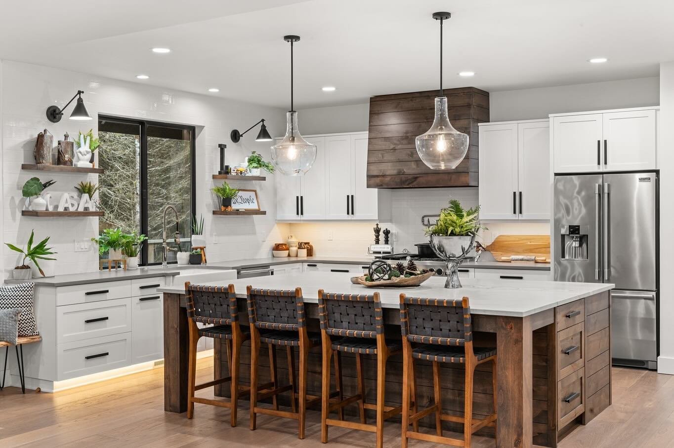 We love the look of this kitchen! 🤩 Such a great mix of textures, tones, and style! The layout and touch of style in this home is stunning! 

⭐️🫵🏼Your Top Requested Real Estate Media Team 🎥 

➡️ Follow ➡️ @luminate__media 

🫴🏼WE OFFER: 

📷 Hig