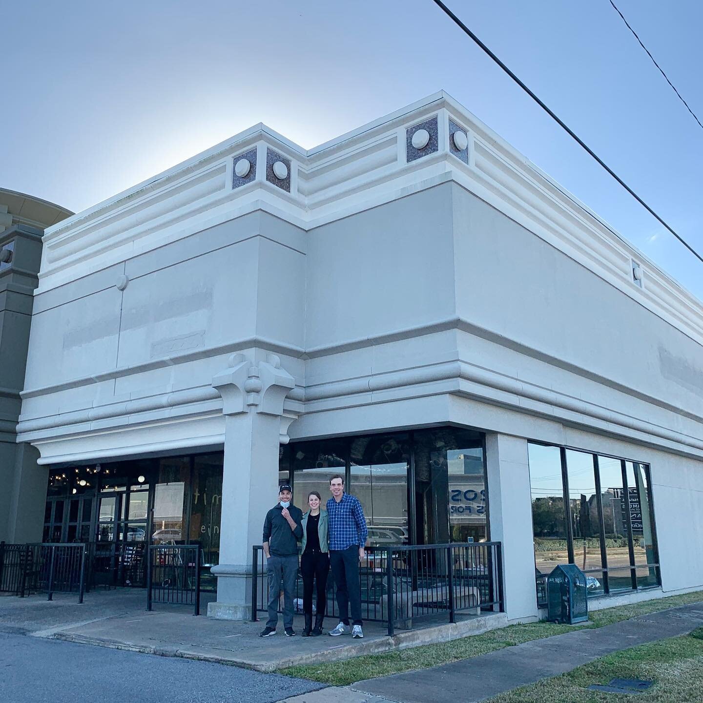 We can&rsquo;t WAIT to turn this old Einstein Bagels into a shiny new Leaf &amp; Grain! Weslayan &amp; Bissonnet, opening May/June.

PLEASE 👏🏻 COMMENT 👏🏻 YOUR 👏🏻 Greenway Plaza, West U, and River Oaks area friends!

P.S. Don&rsquo;t worry, we&r