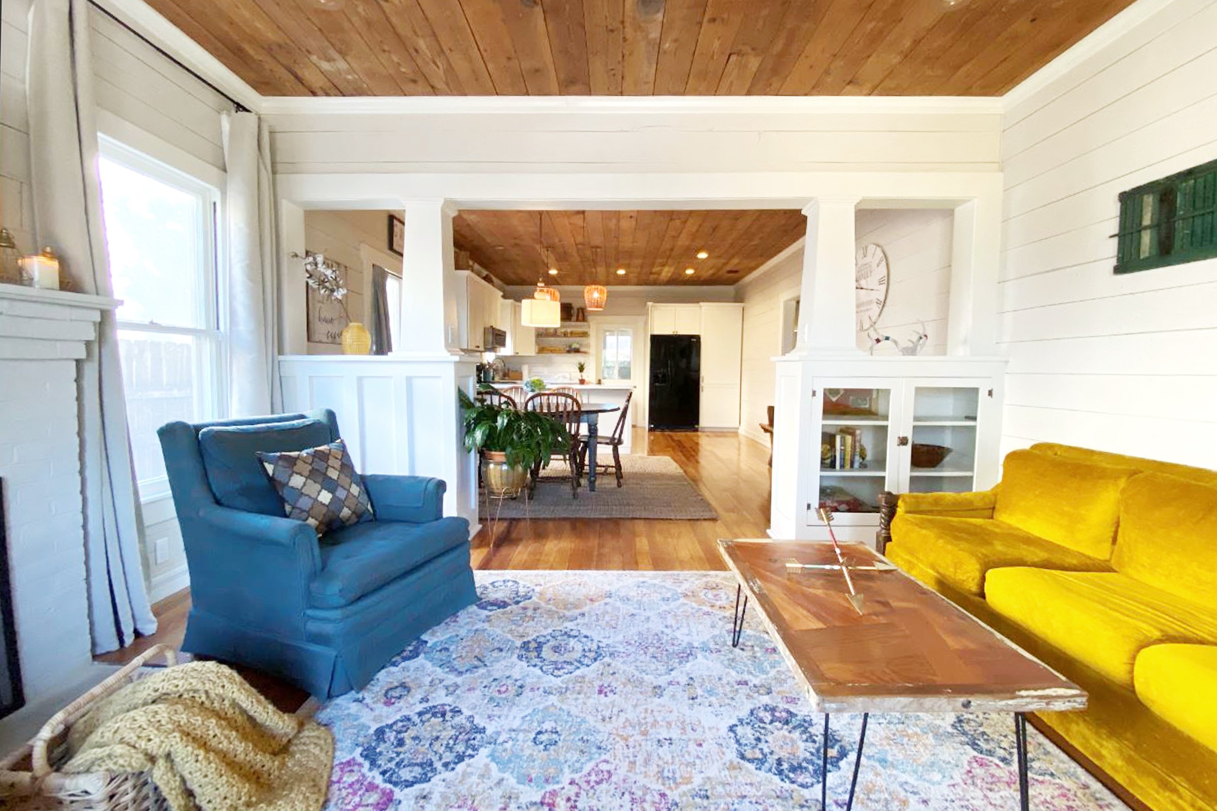LIVING ROOM_EDIT.jpg