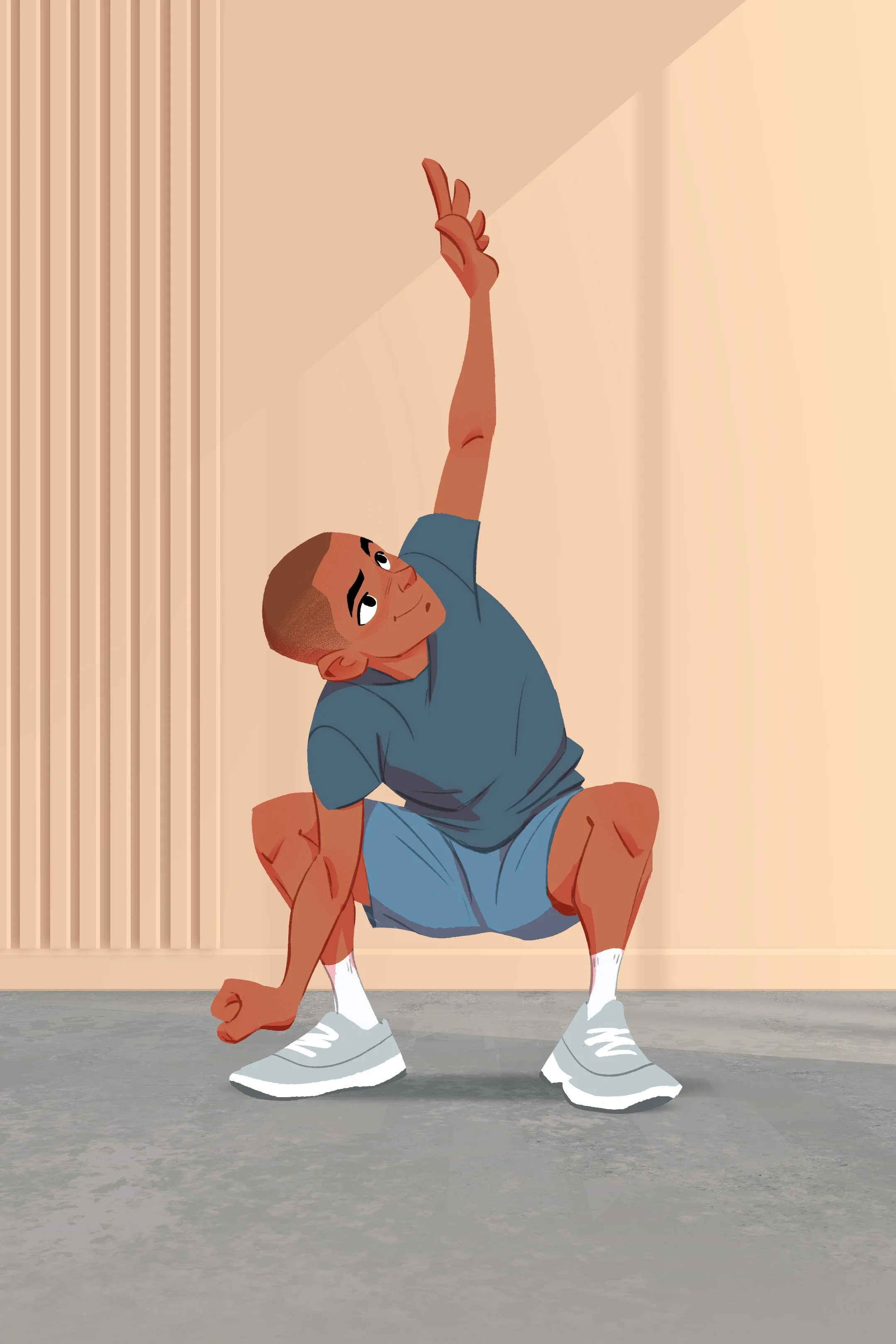 Un garçon en tenue décontractée, avec un t-shirt bleu, un short, des baskets blanches, fait une position de danse ou de break dance dans un espace intérieur, avec un mur beige en arrière-plan.