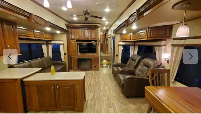 5TH WHEEL DINING ROOM.PNG