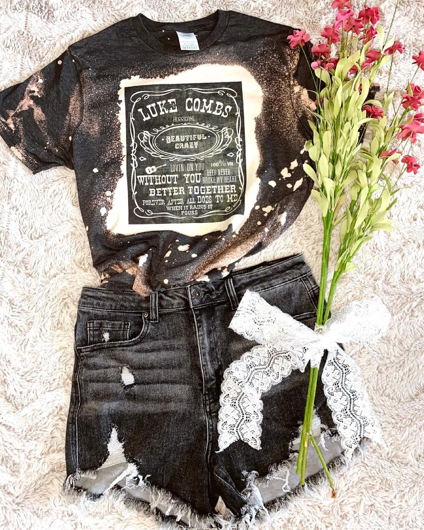 Gooood Morning! Today&rsquo;s the day you can shop with us in person and win a $25 gift card 🤩

Stop by the spring craft show TODAY from 10-5 and shop brand new pieces like these cutie graphic tees 🥰

3112 S Bantam Rd, Bethel Ohio

See you there 🌸