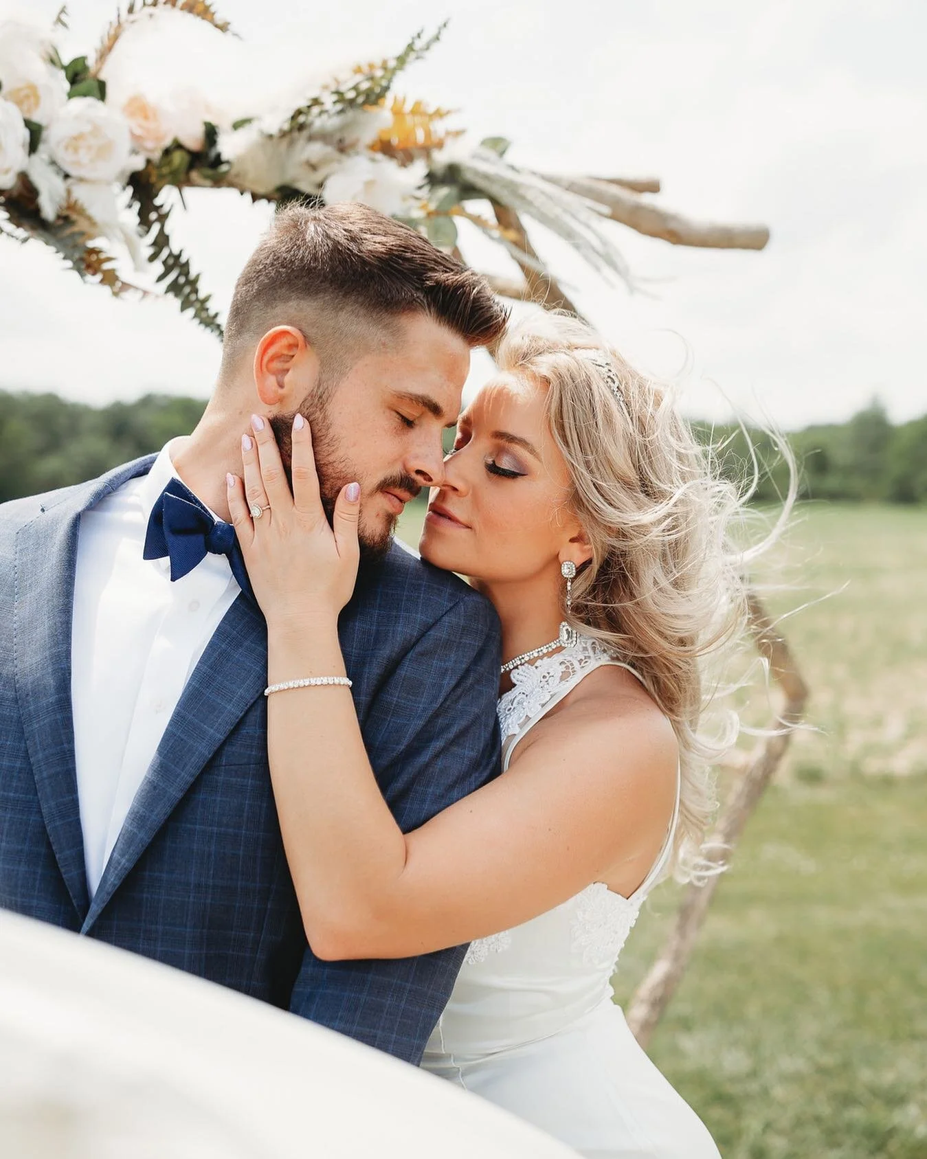 Okay but this bridal glam, are you kidding me!? 🤩💄💅🏼
Drop your fav makeup artist in the comments to support other local businesses and help some brides out 💕