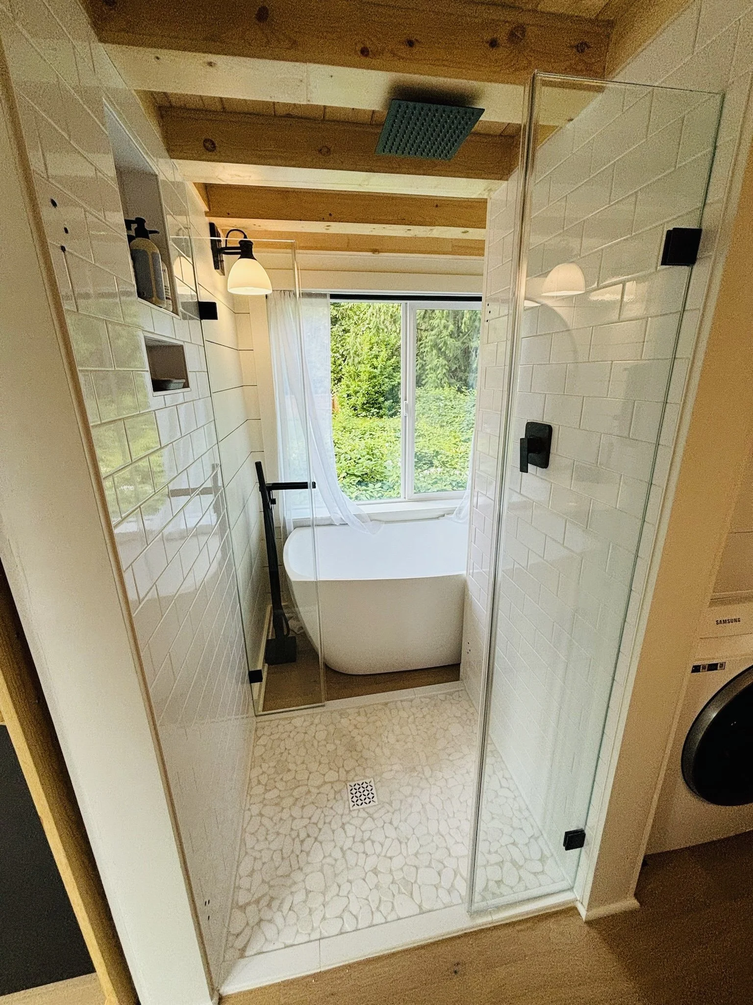 Bathroom Tub:Shower.JPG