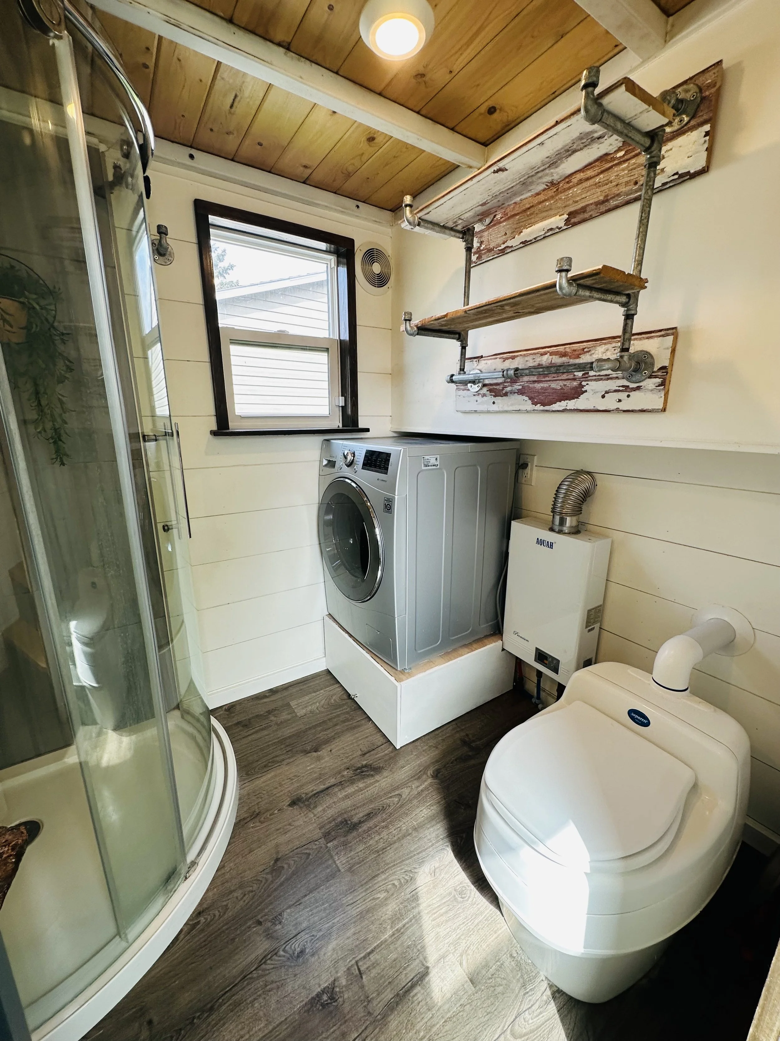 7 Bathroom Toilet:W:D.jpeg