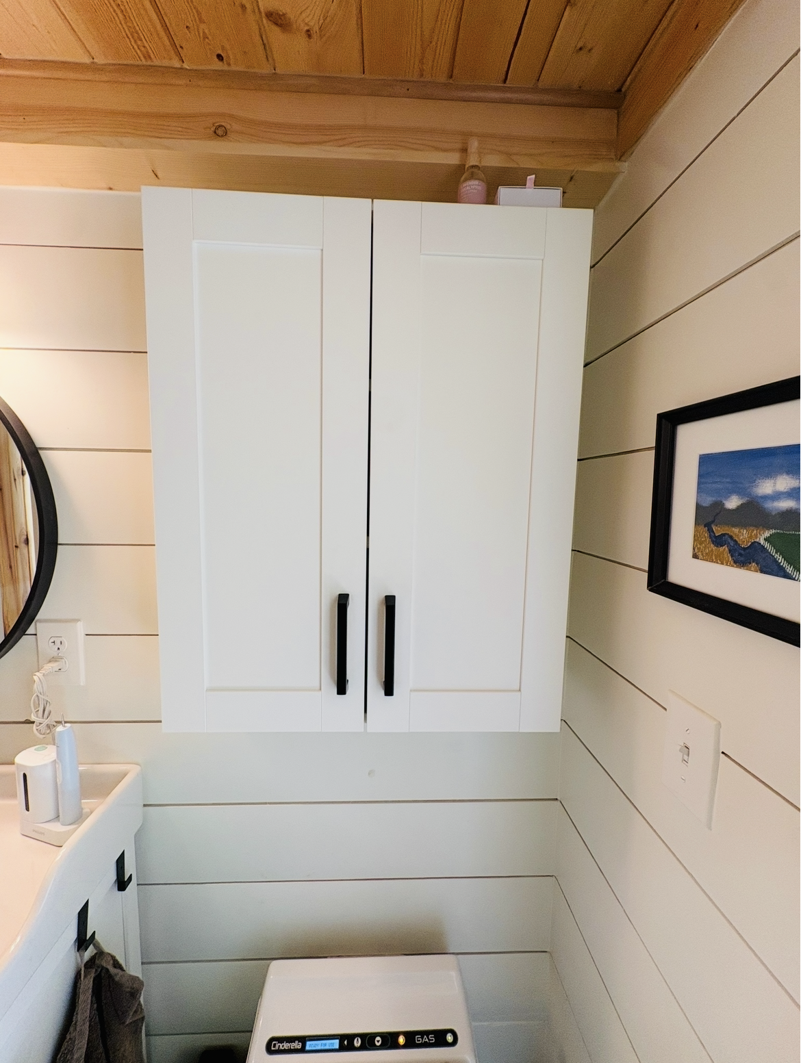 Bathroom Cabinet.png