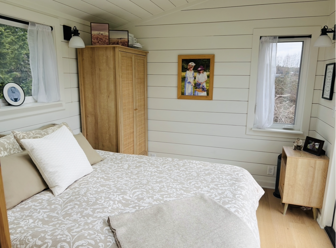 Bedroom Bed:Dresser.png
